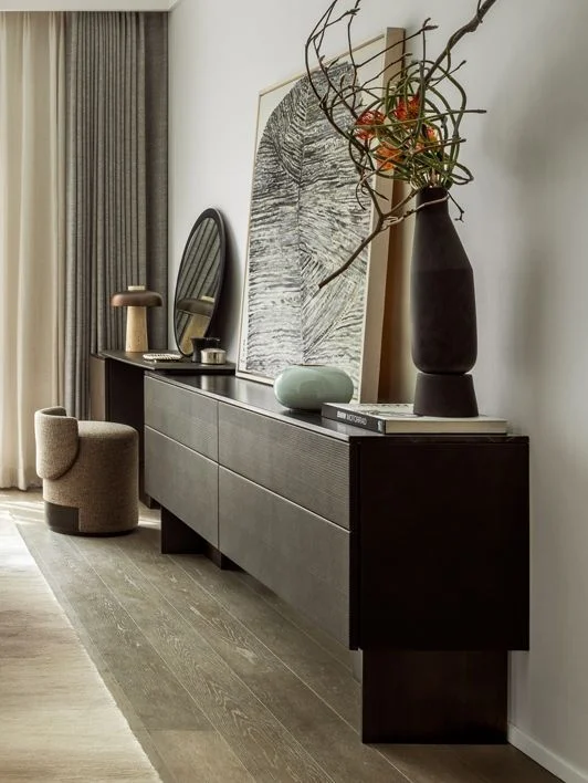Dark-tone Linear Raised-leg Sideboard