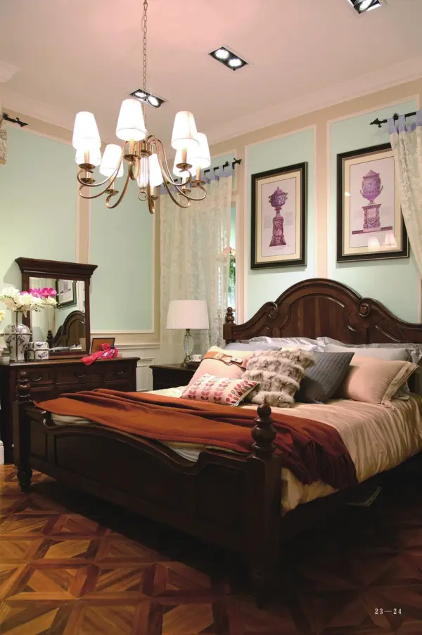 Dark-tone Crest-detail Panelled Bed